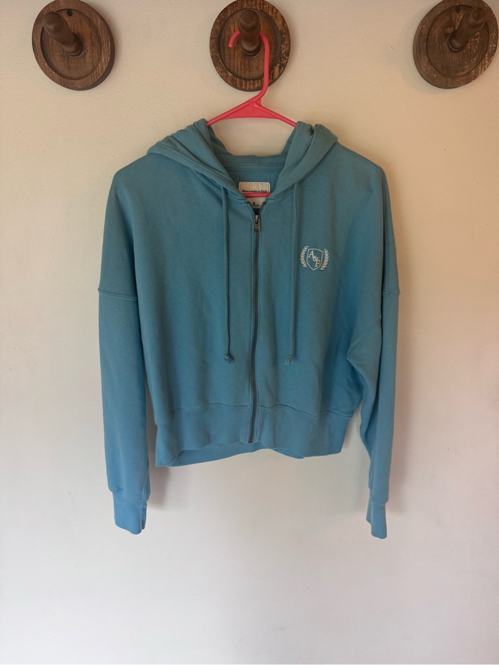 Abercrombie & Fitch blue embroidered cropped zip-up hoodie medium